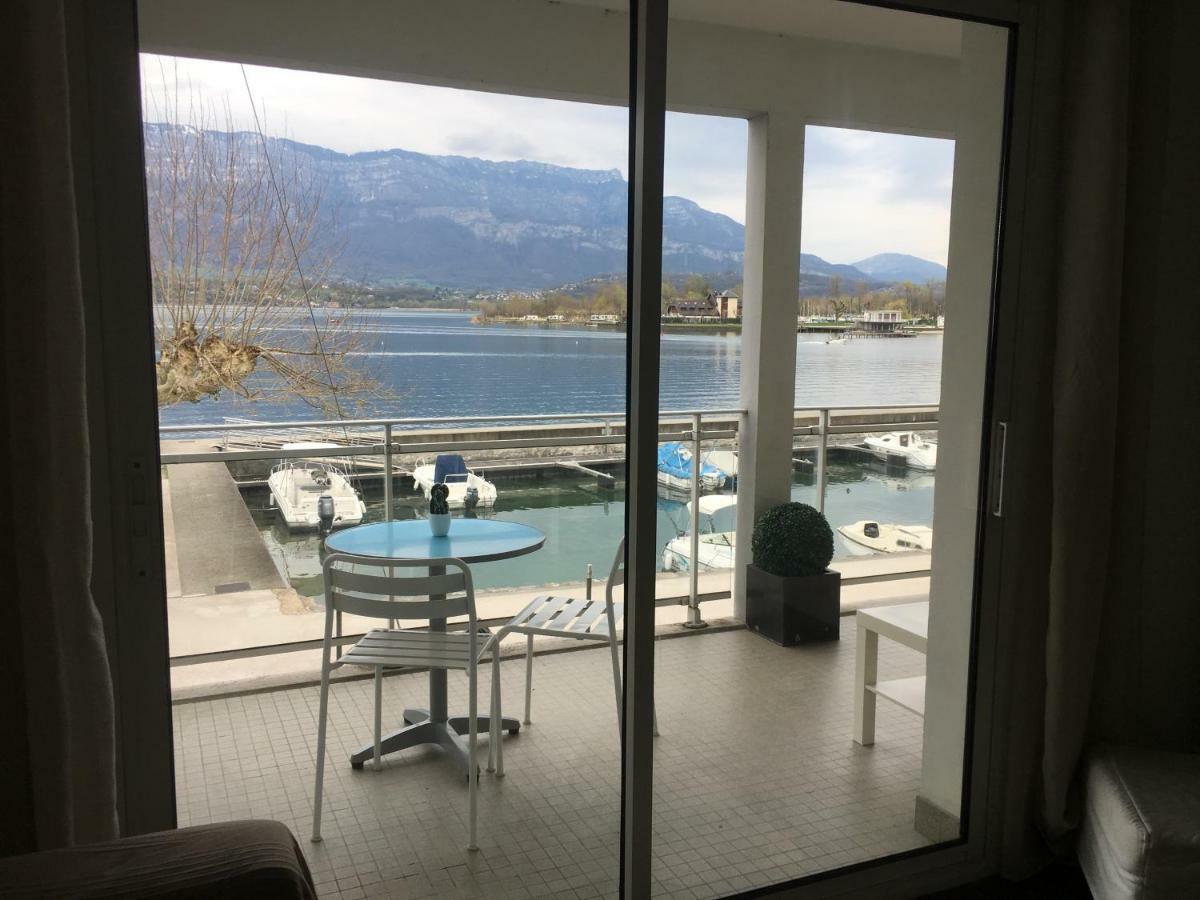 Pieds Dans L'Eau Au Lac Du Bourget لو بورْجيه دو لاك المظهر الخارجي الصورة